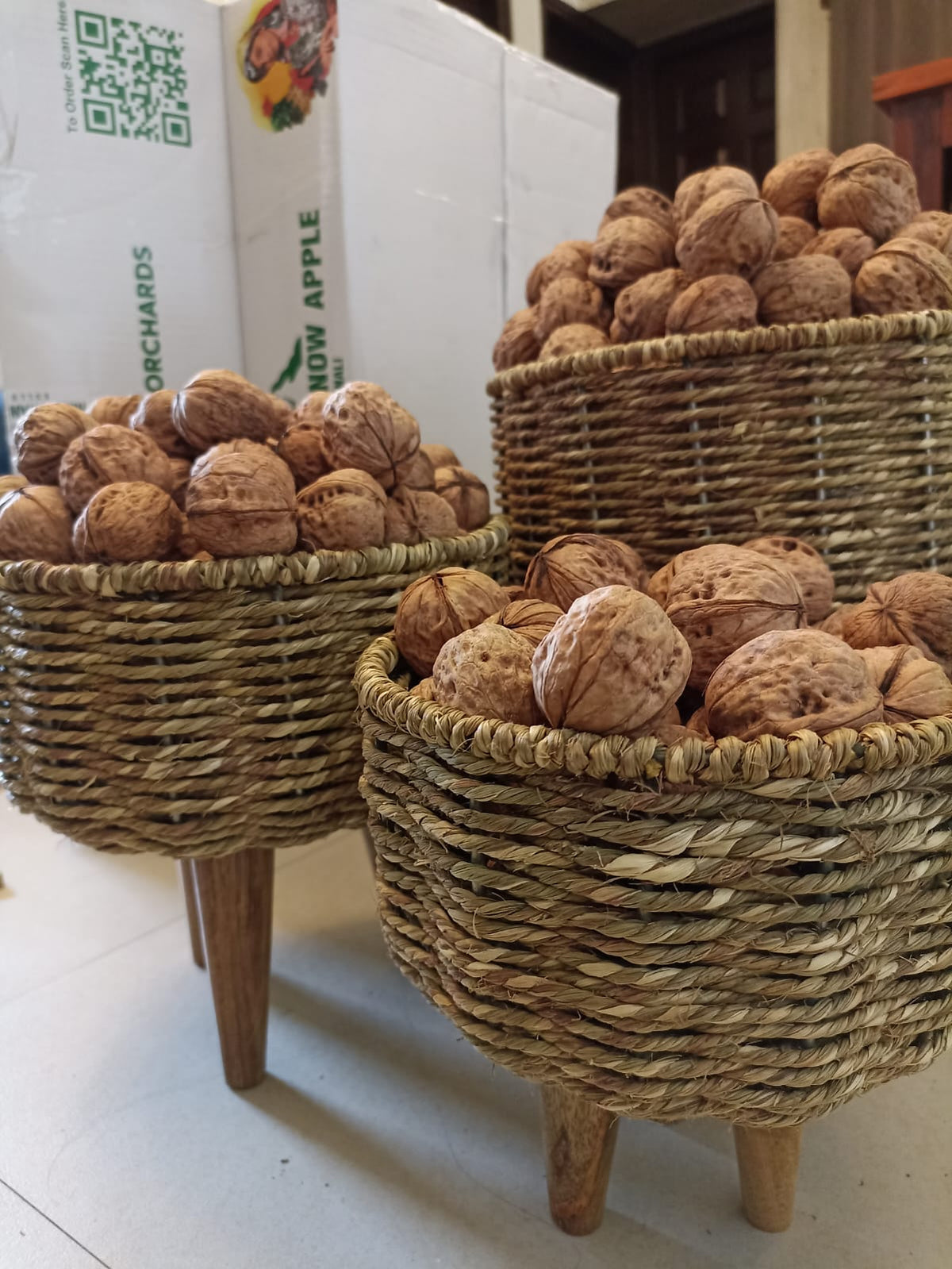 Paper Walnut Paper Walnuts With Shell (Pre Book October Harvest) – Himalayan Snow Apple